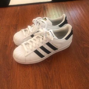 8.5 adidas superstars